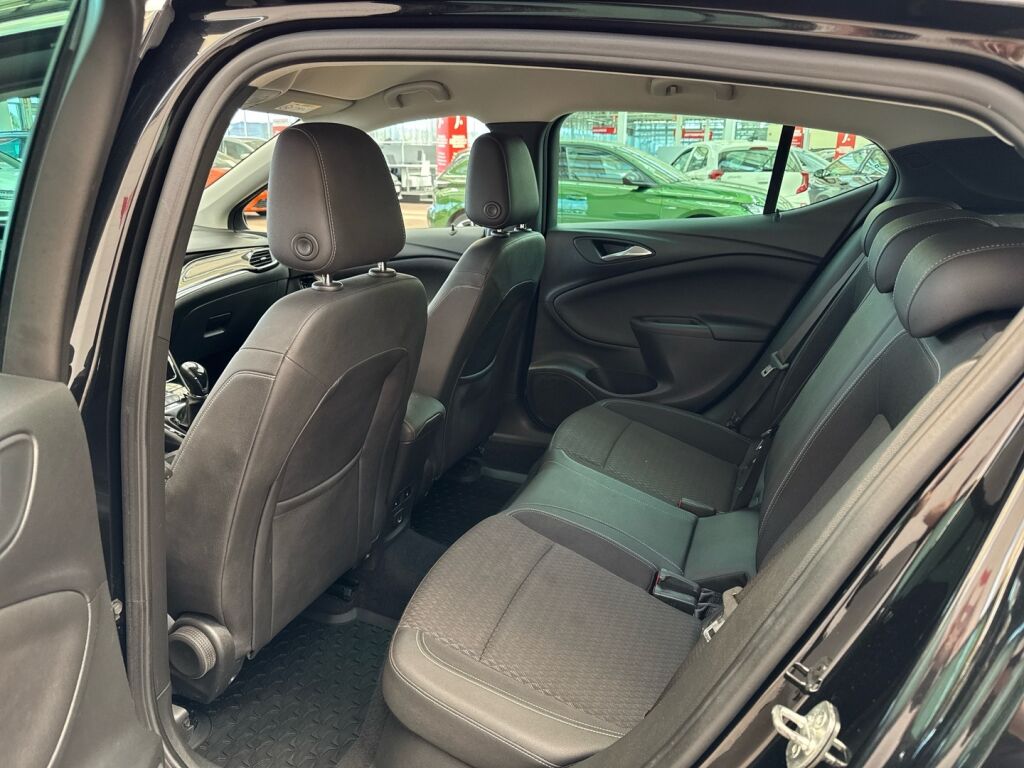 Opel Astra 2019 Musta