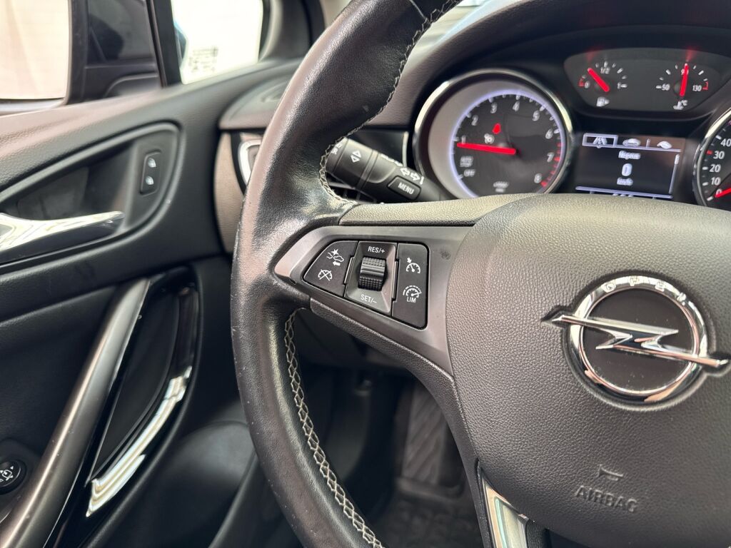 Opel Astra 2019 Musta