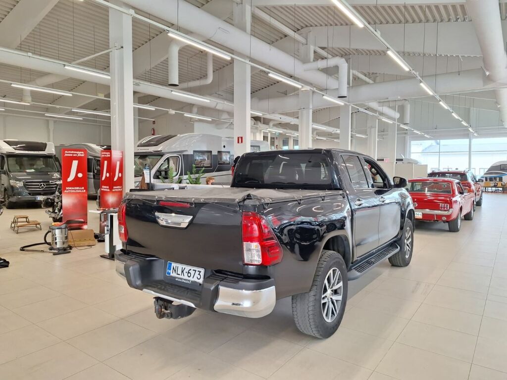 Toyota Hilux 2019 Musta