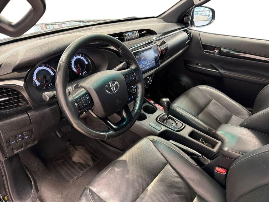 Toyota Hilux 2019 Musta
