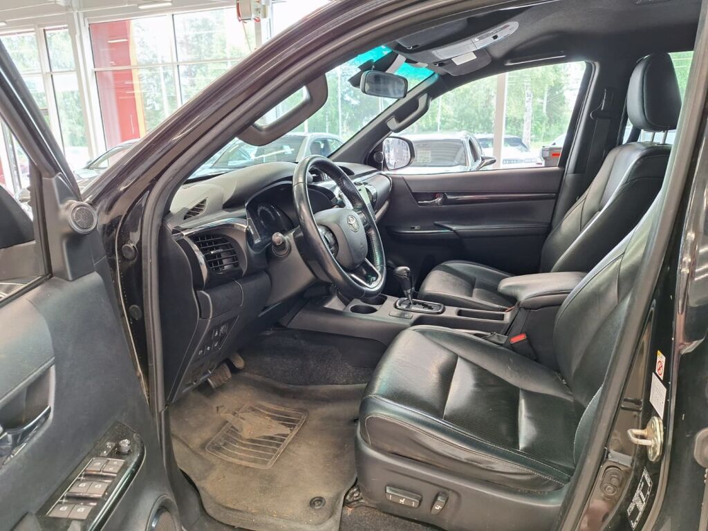 Toyota Hilux 2019 Musta