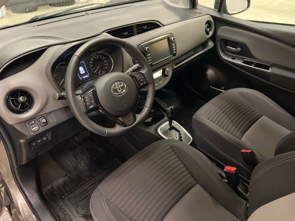 Toyota Yaris 2019 Harmaa