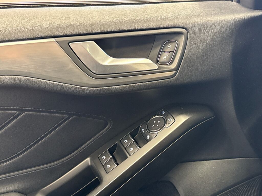 Ford Focus 2019 Sininen