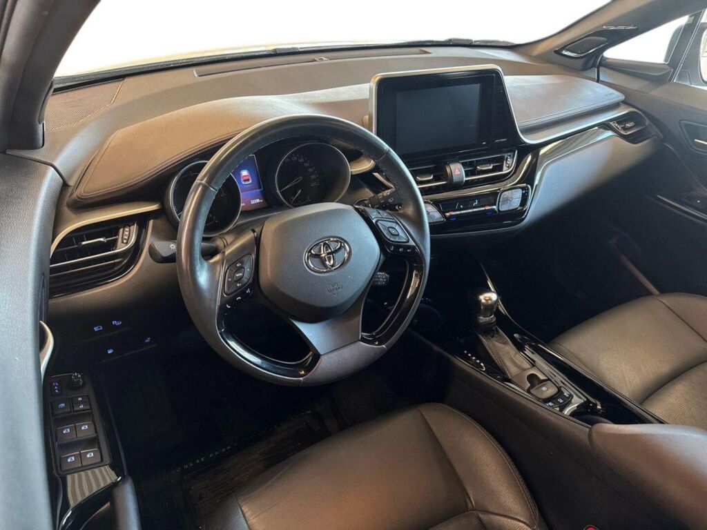Toyota C-HR 2018 Valkoinen
