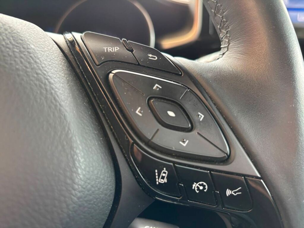 Toyota C-HR 2018 Valkoinen