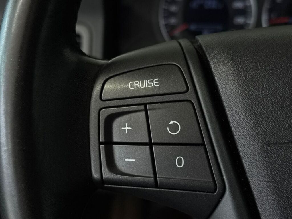 Volvo V70 2010 Punainen