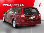 Volvo V70 2010 Punainen
