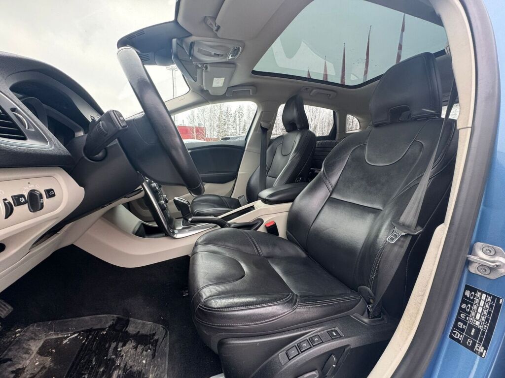 Volvo V40 2015 Sininen