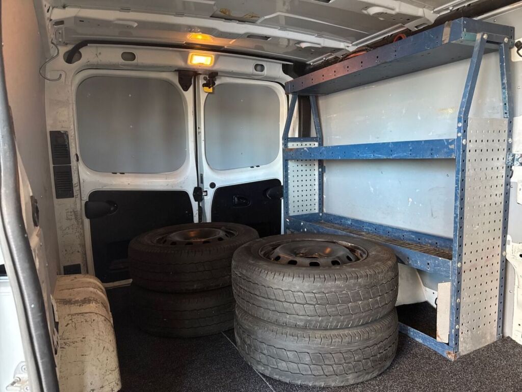 Nissan NV300 2018 Valkoinen