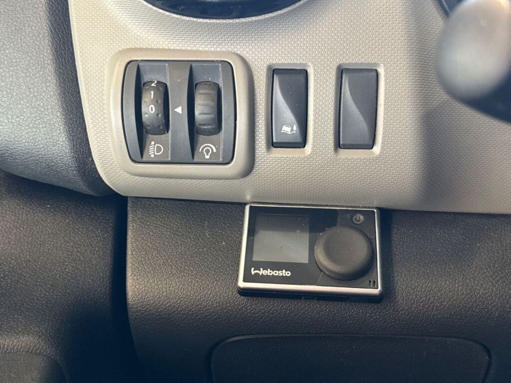 Nissan NV300 2018 Valkoinen