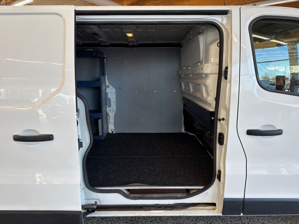 Nissan NV300 2018 Valkoinen