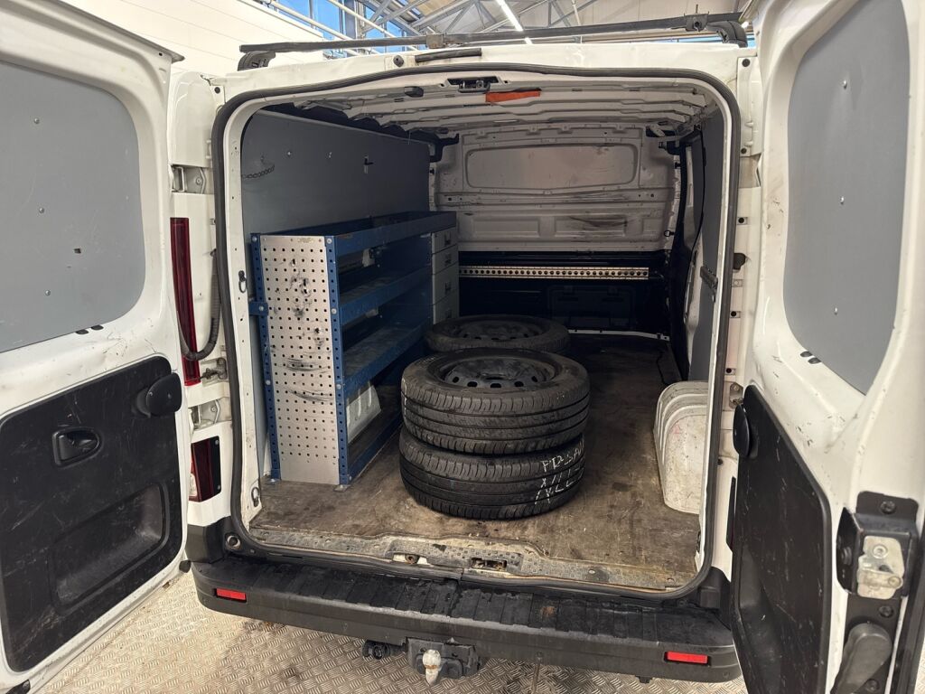 Nissan NV300 2018 Valkoinen