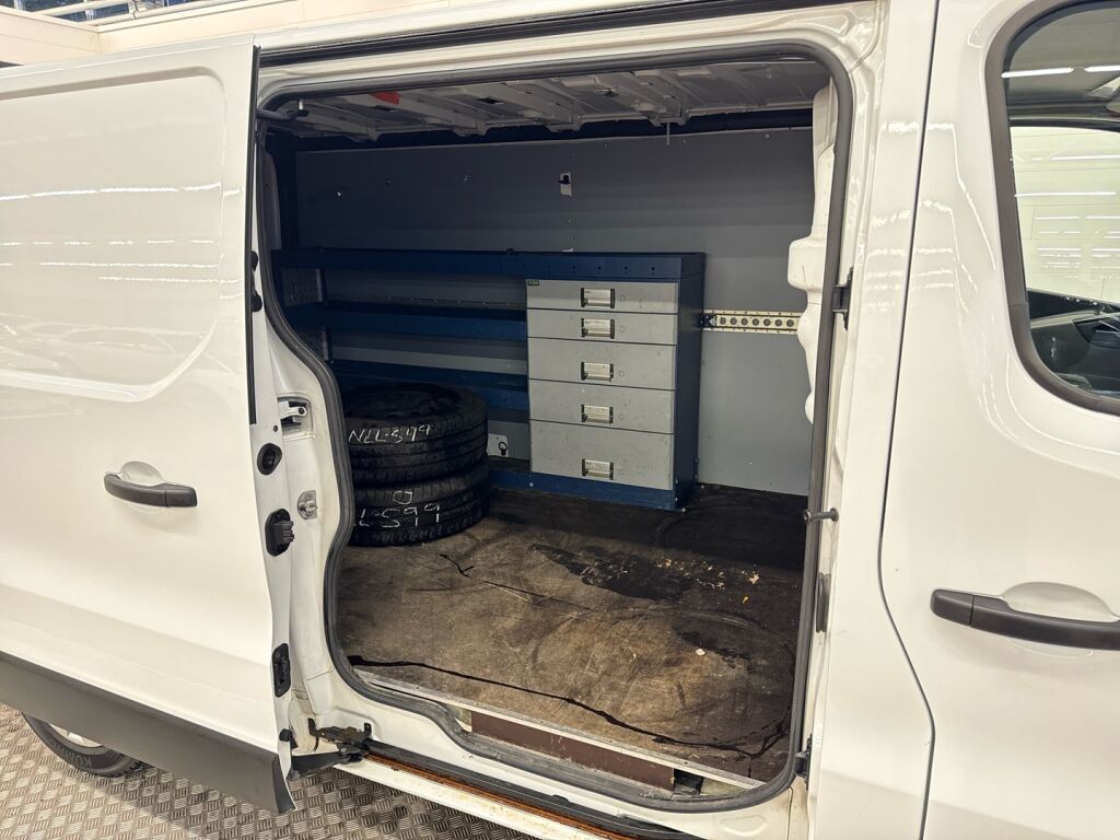 Nissan NV300 2018 Valkoinen