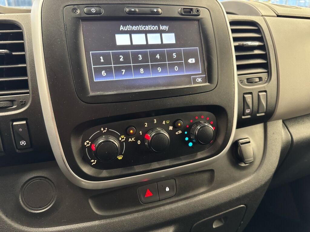 Nissan NV300 2018 Valkoinen