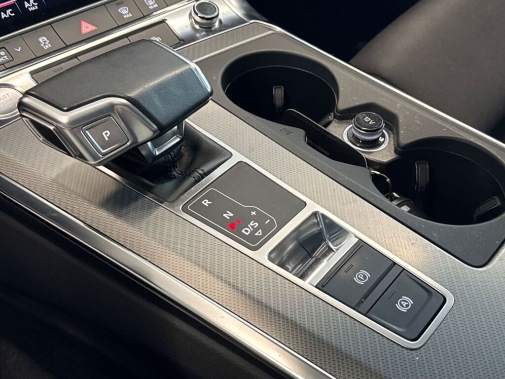 Audi A6 2019 Valkoinen