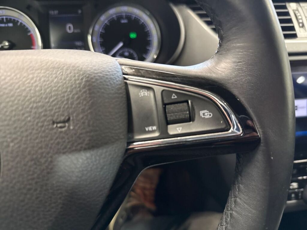 Skoda Octavia 2019 Musta