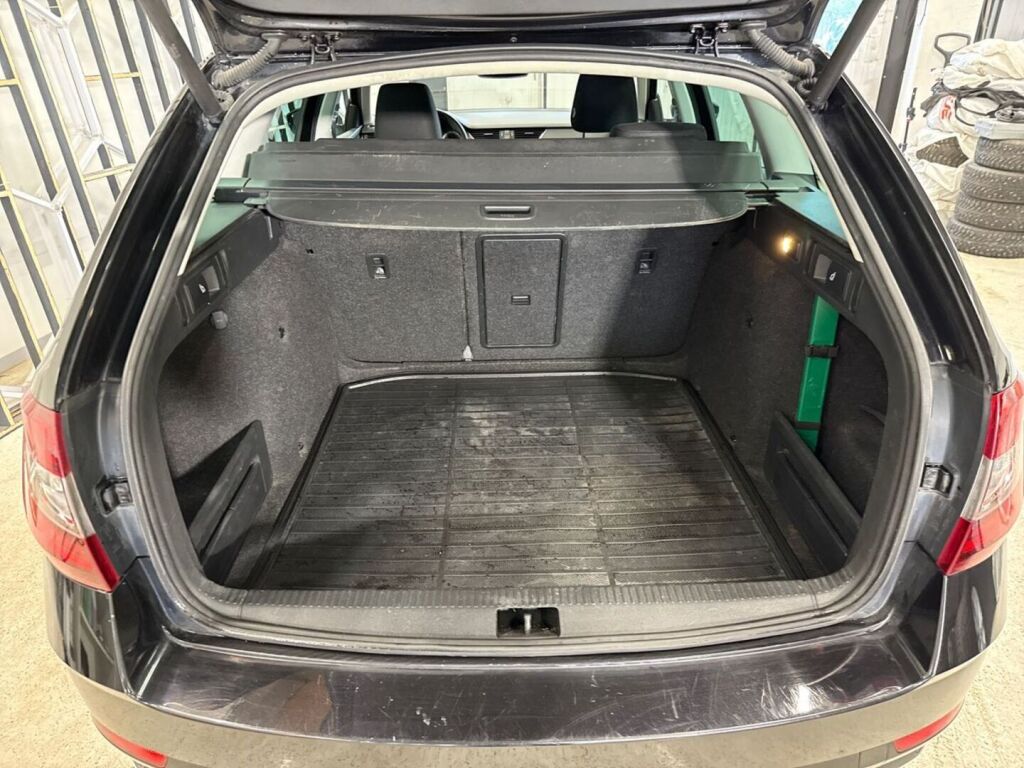 Skoda Octavia 2019 Musta