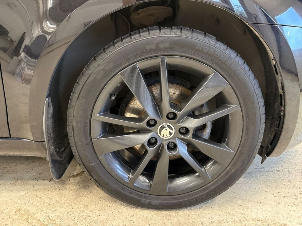 Skoda Octavia 2019 Musta