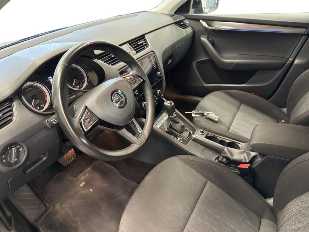 Skoda Octavia 2019 Musta
