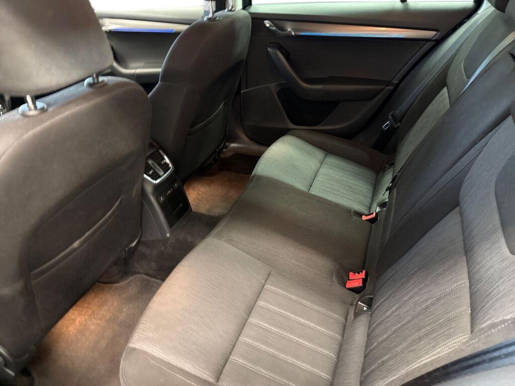 Skoda Octavia 2019 Musta