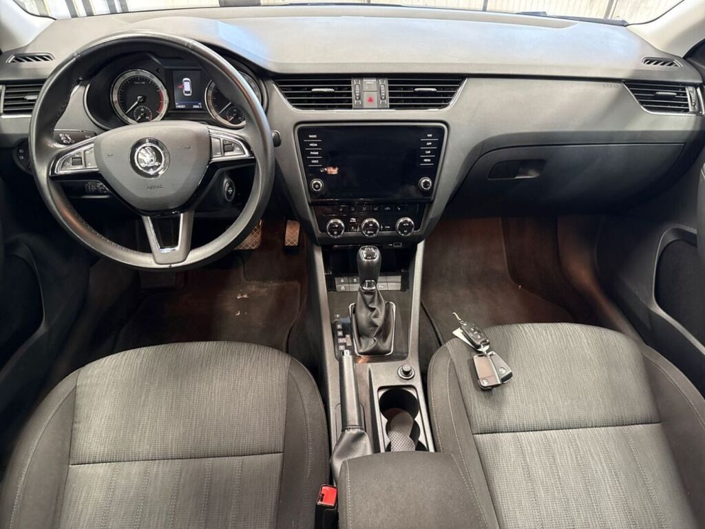 Skoda Octavia 2019 Musta