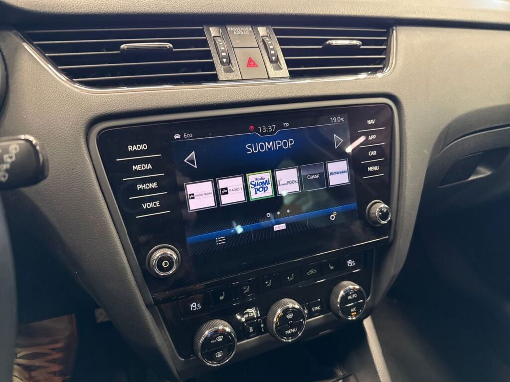 Skoda Octavia 2019 Musta