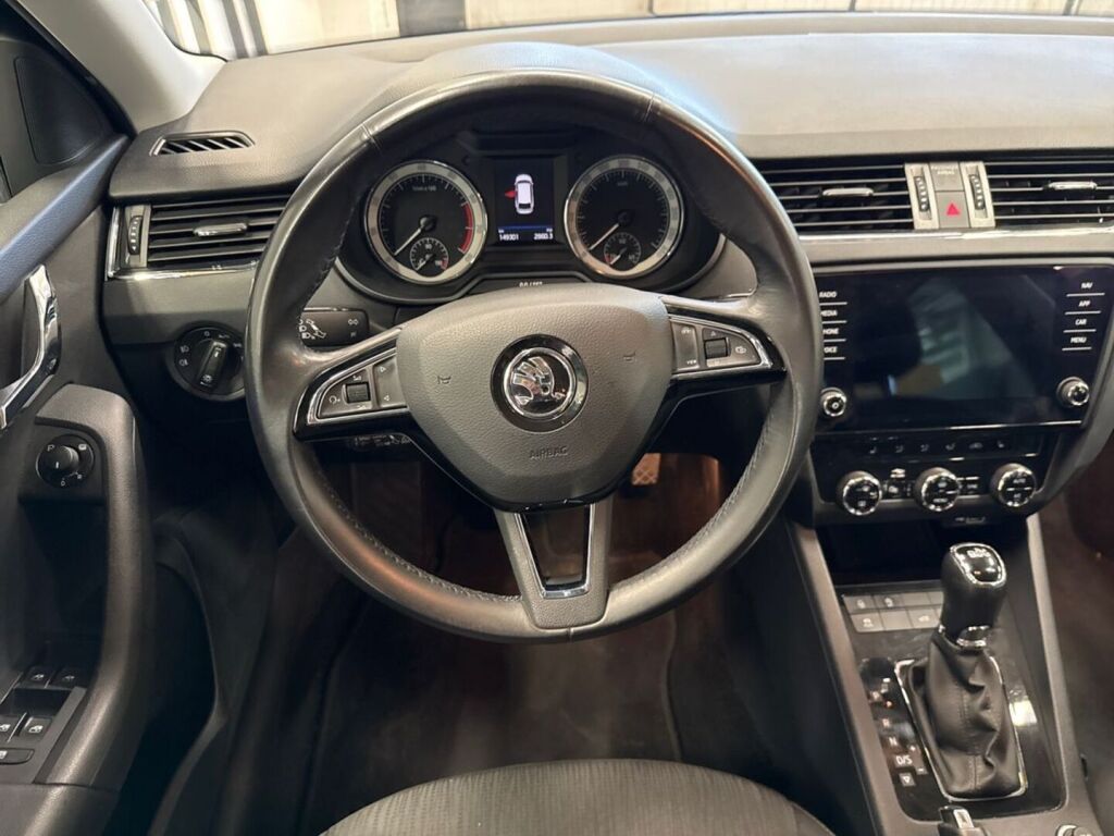 Skoda Octavia 2019 Musta