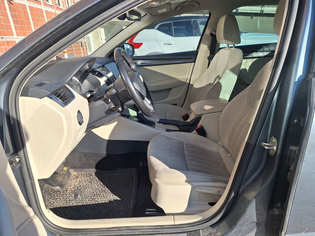 Skoda Octavia 2019 Harmaa