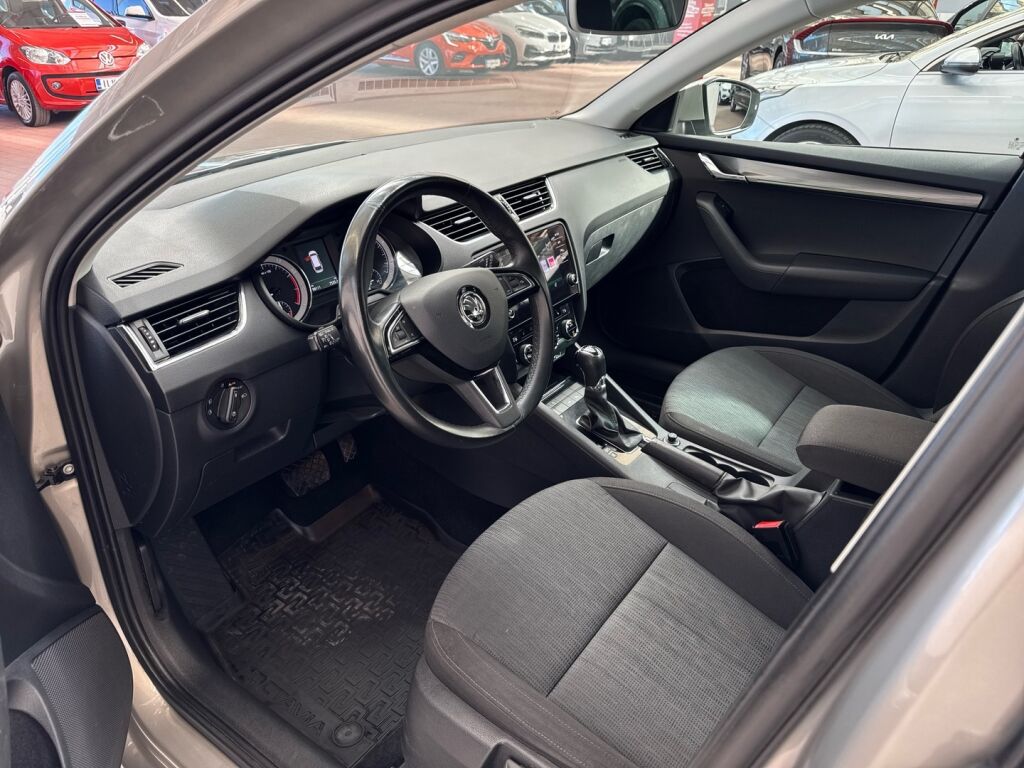 Skoda Octavia 2019 Ruskea (beige)