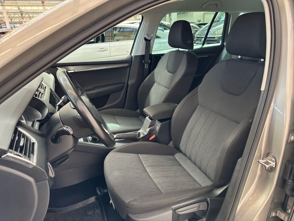 Skoda Octavia 2019 Ruskea (beige)