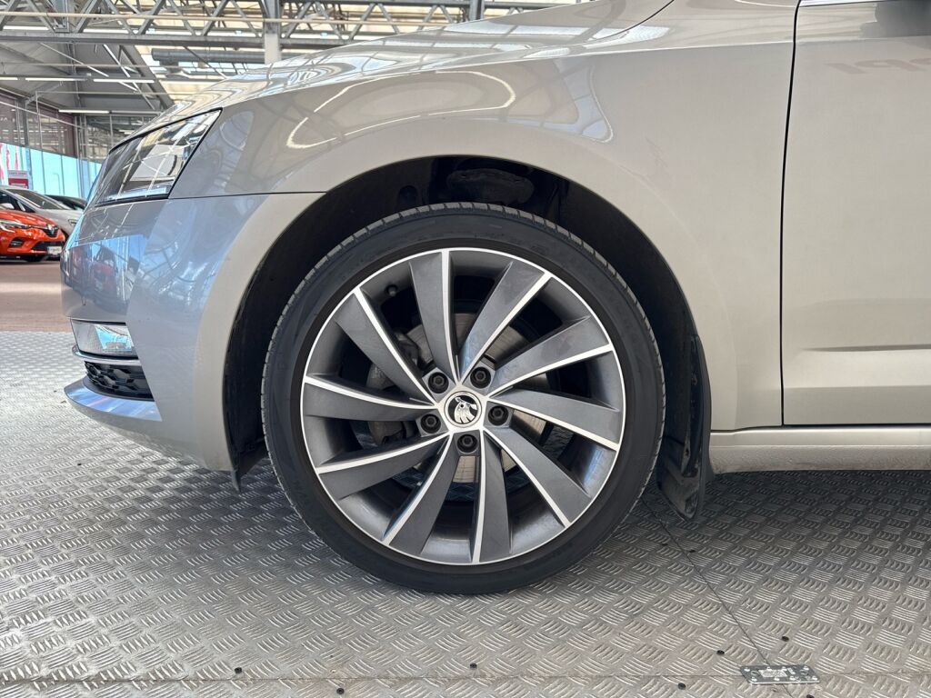 Skoda Octavia 2019 Ruskea (beige)