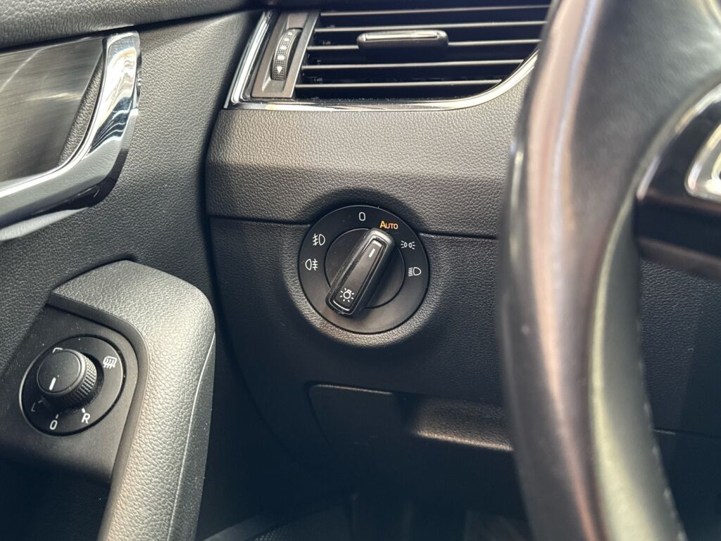Skoda Octavia 2019 Ruskea (beige)