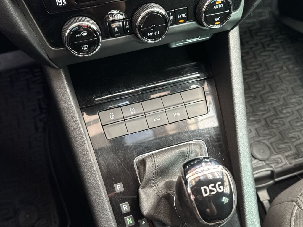 Skoda Octavia 2019 Ruskea (beige)