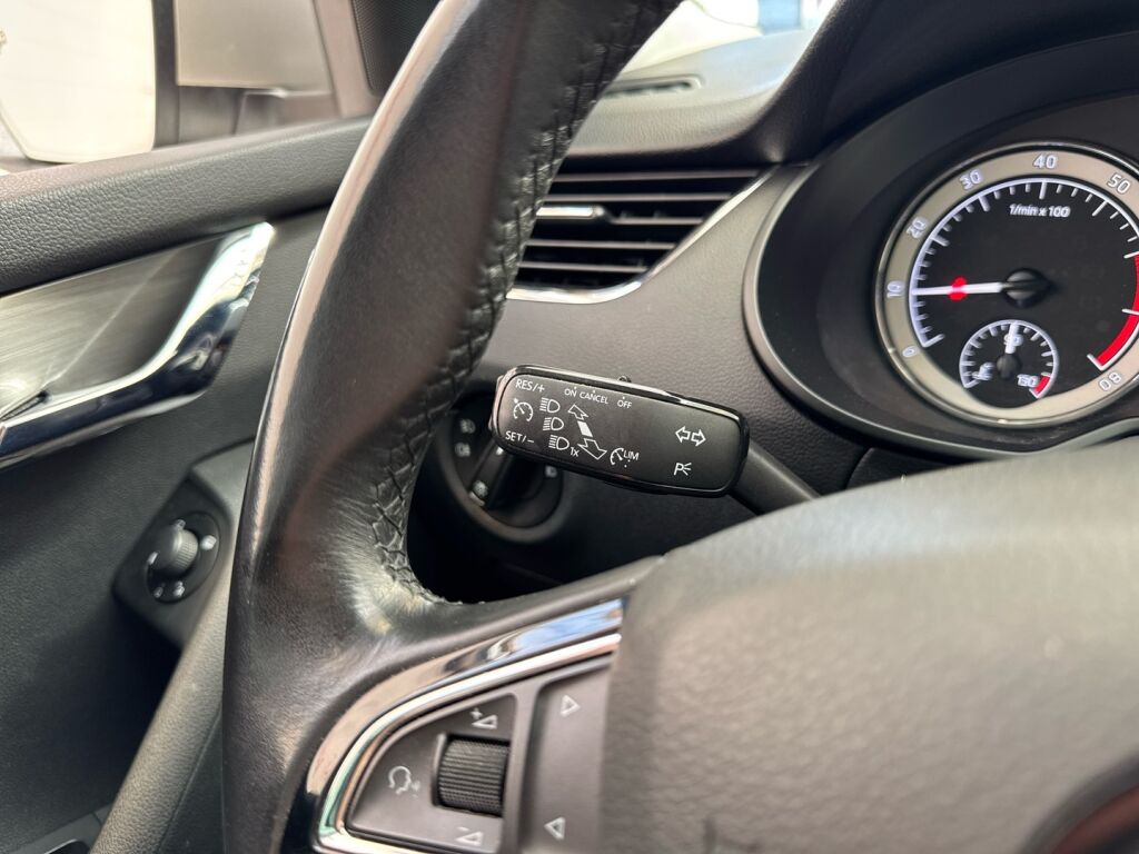 Skoda Octavia 2019 Ruskea (beige)