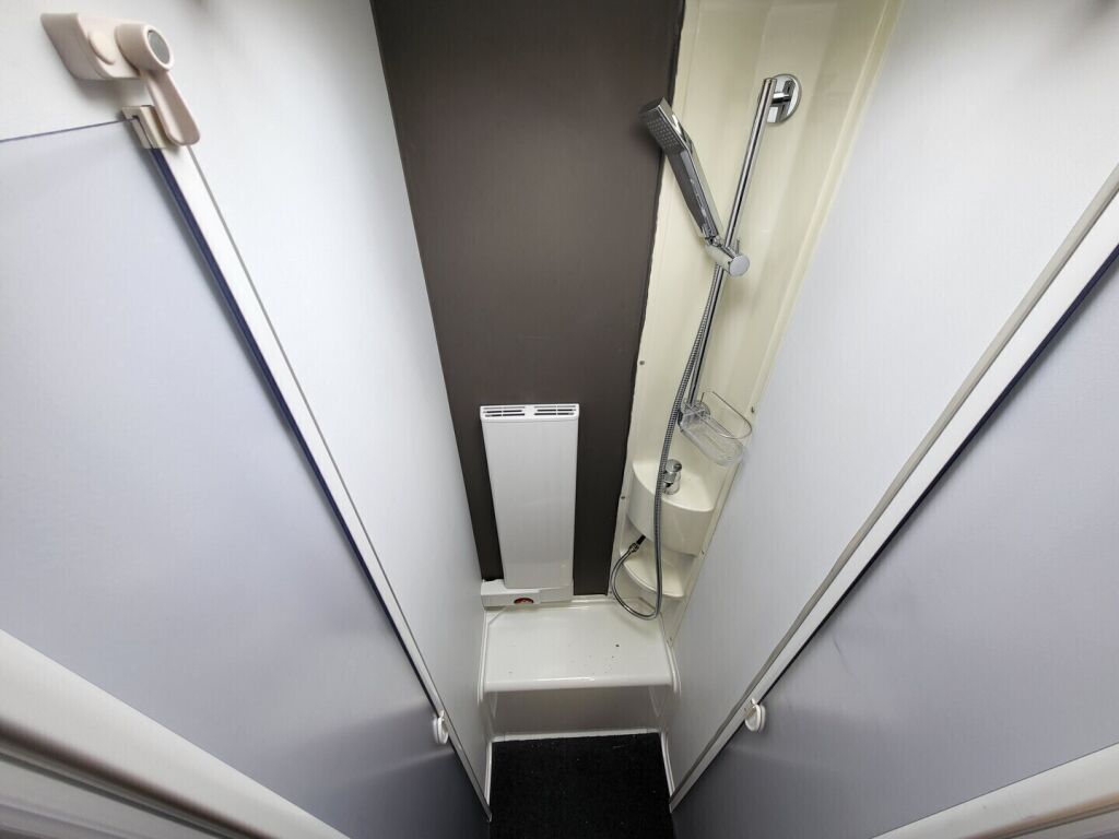 Adria Matrix Plus 670 SL 2019 Valkoinen