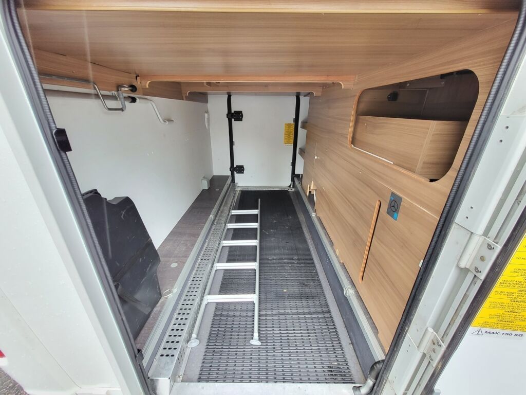 Adria Matrix Plus 670 SL 2019 Valkoinen