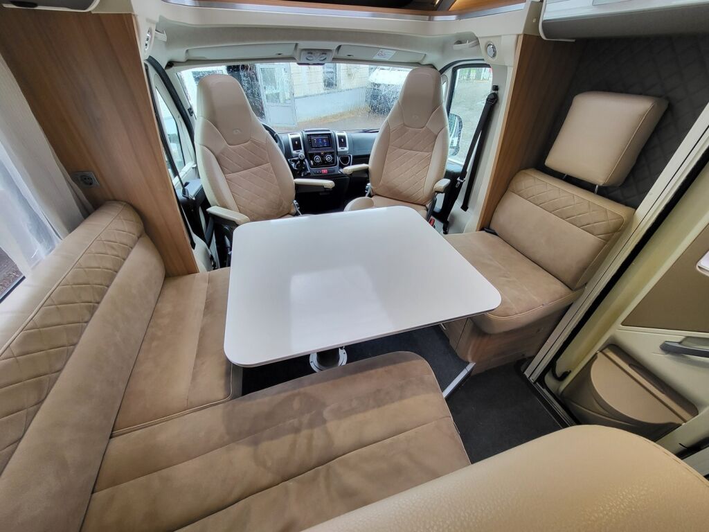 Adria Matrix Plus 670 SL 2019 Valkoinen
