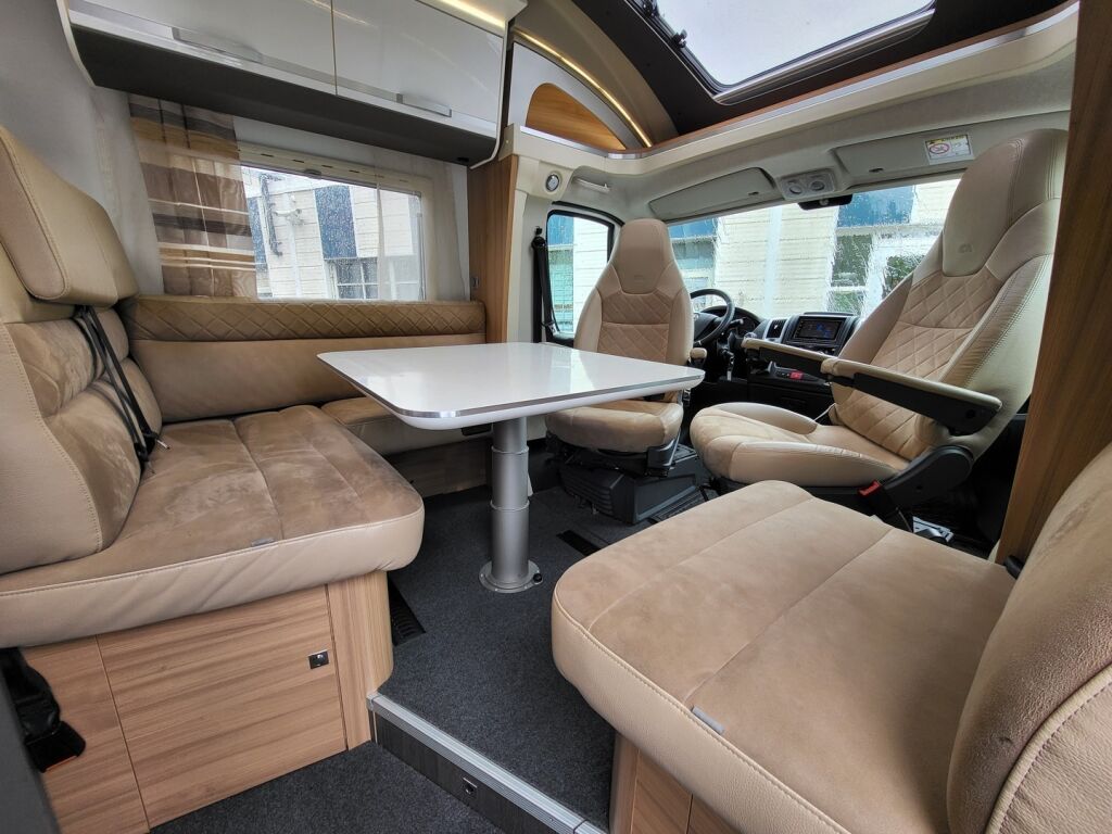 Adria Matrix Plus 670 SL 2019 Valkoinen