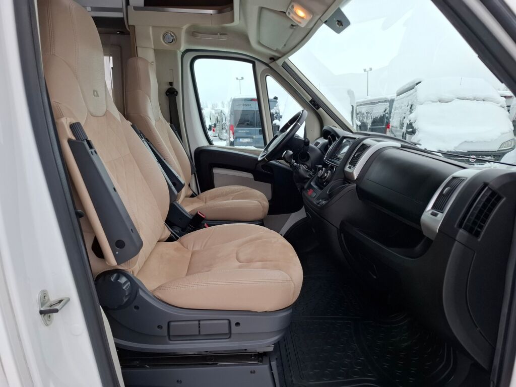 Adria Matrix Plus 670 SL 2019 Valkoinen