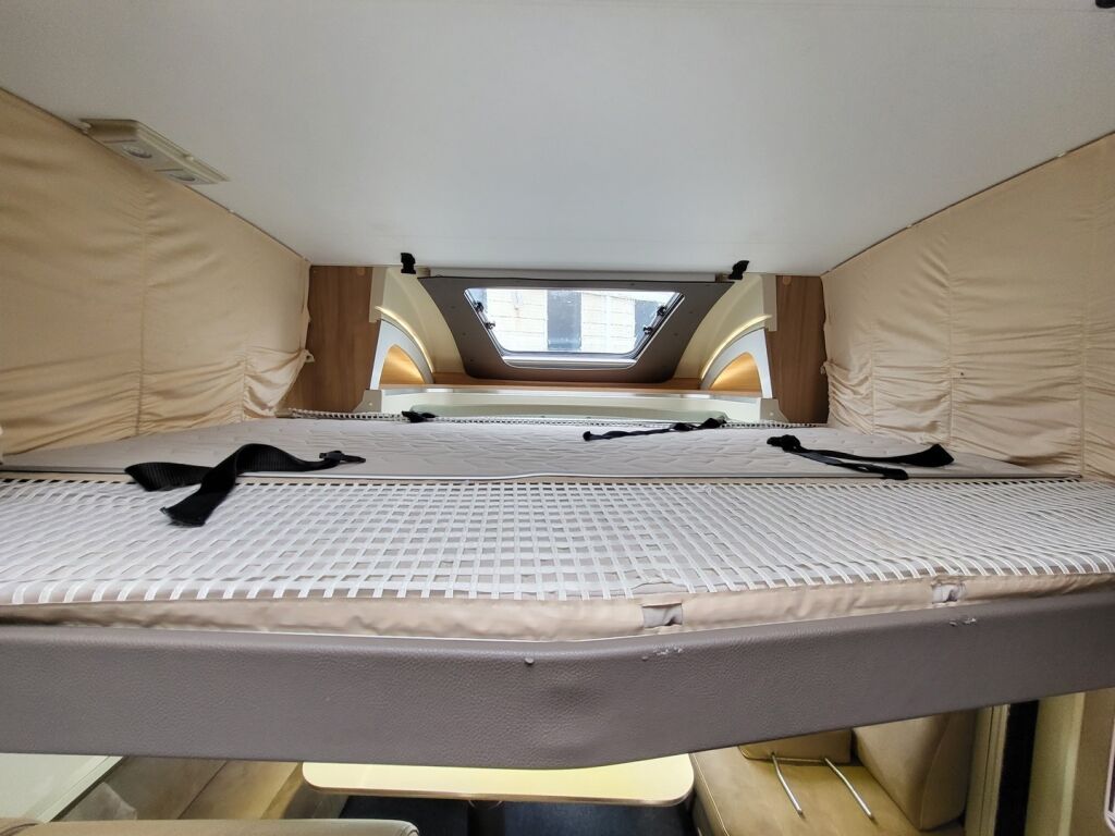 Adria Matrix Plus 670 SL 2019 Valkoinen