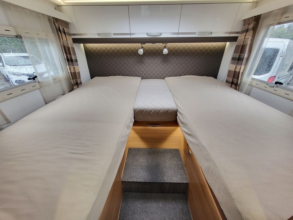 Adria Matrix Plus 670 SL 2019 Valkoinen