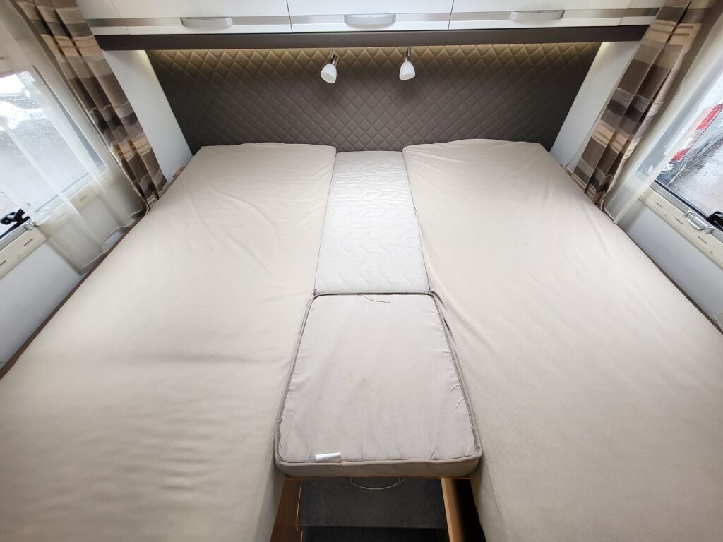 Adria Matrix Plus 670 SL 2019 Valkoinen