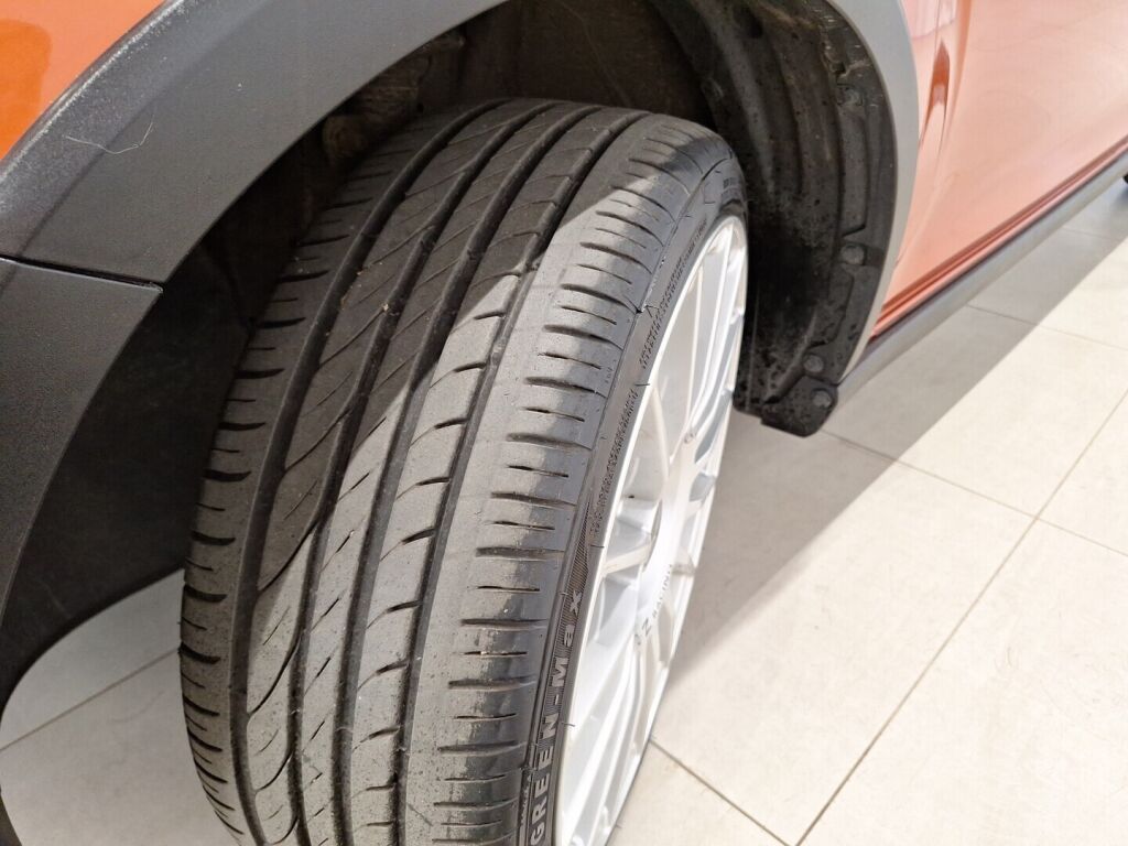 Suzuki Ignis 2016 Oranssi