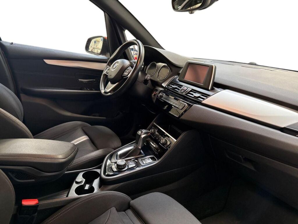 BMW 225 2019 Oranssi