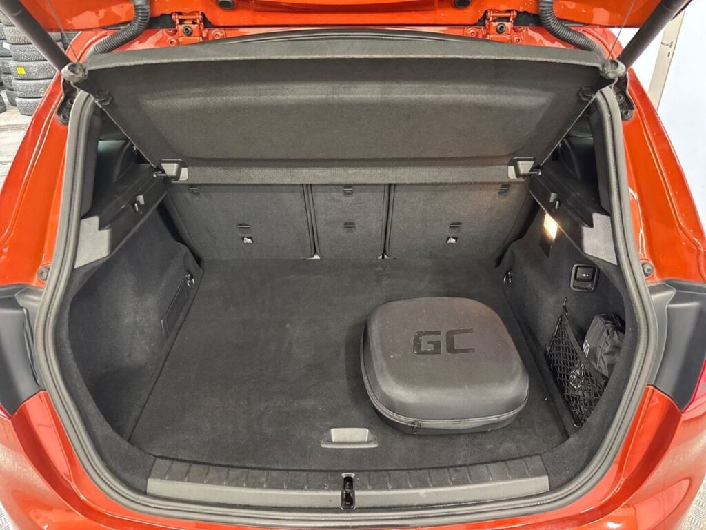 BMW 225 2019 Oranssi