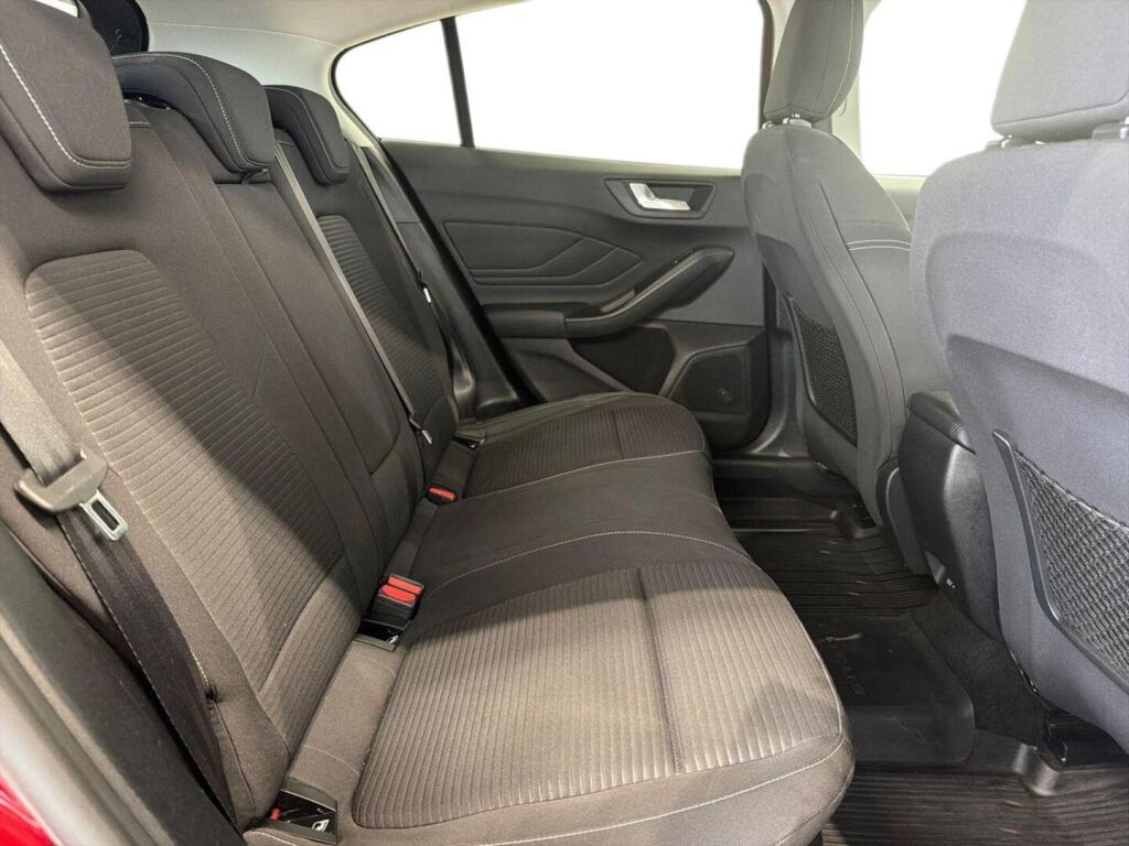 Ford Focus 2019 Punainen