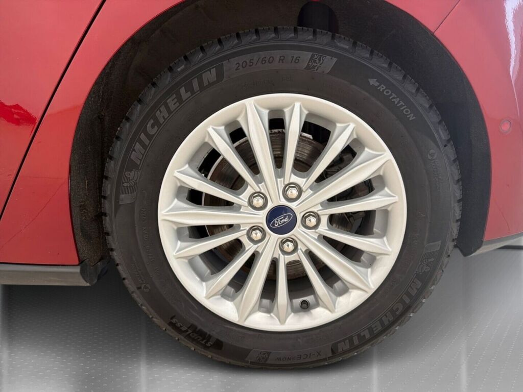 Ford Focus 2019 Punainen