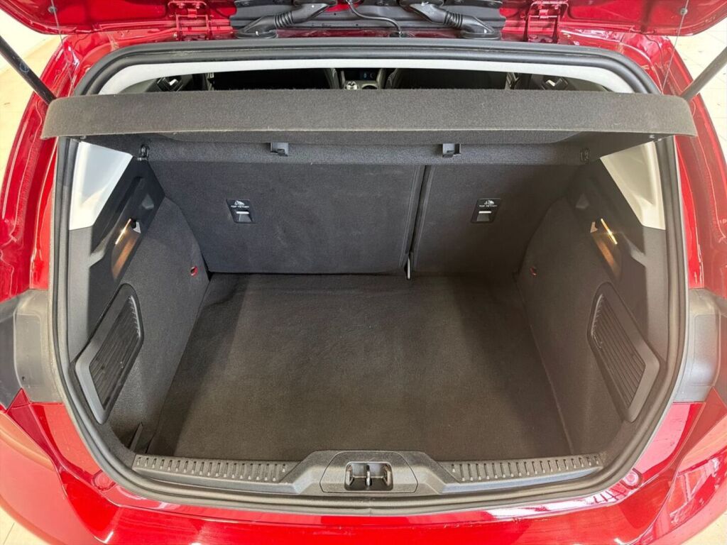 Ford Focus 2019 Punainen