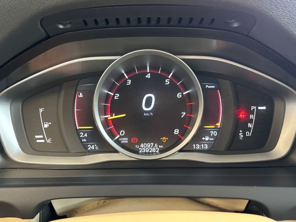 Volvo V60 2015 Musta