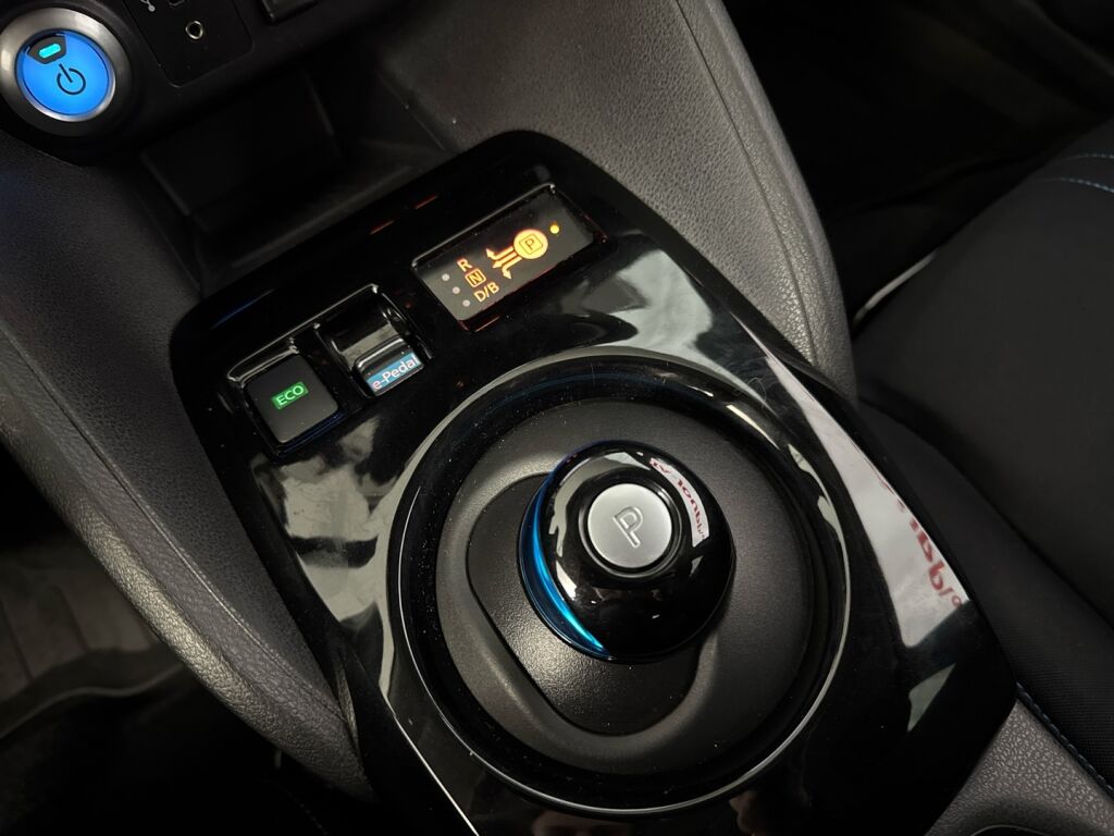 Nissan Leaf 2019 Musta